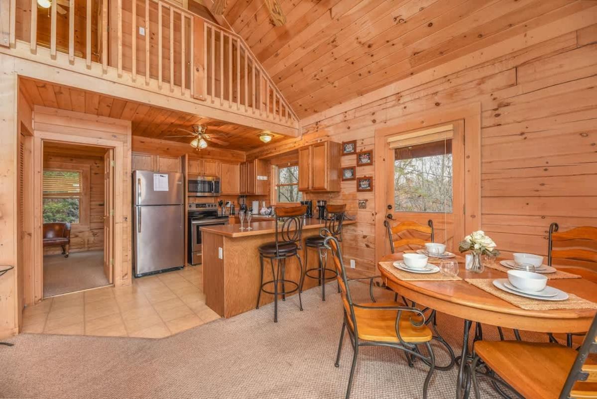Gorgeous View. Hot Tub. Privacy. Fireplace. Pool & Fishing Access! Sevierville Exterior foto