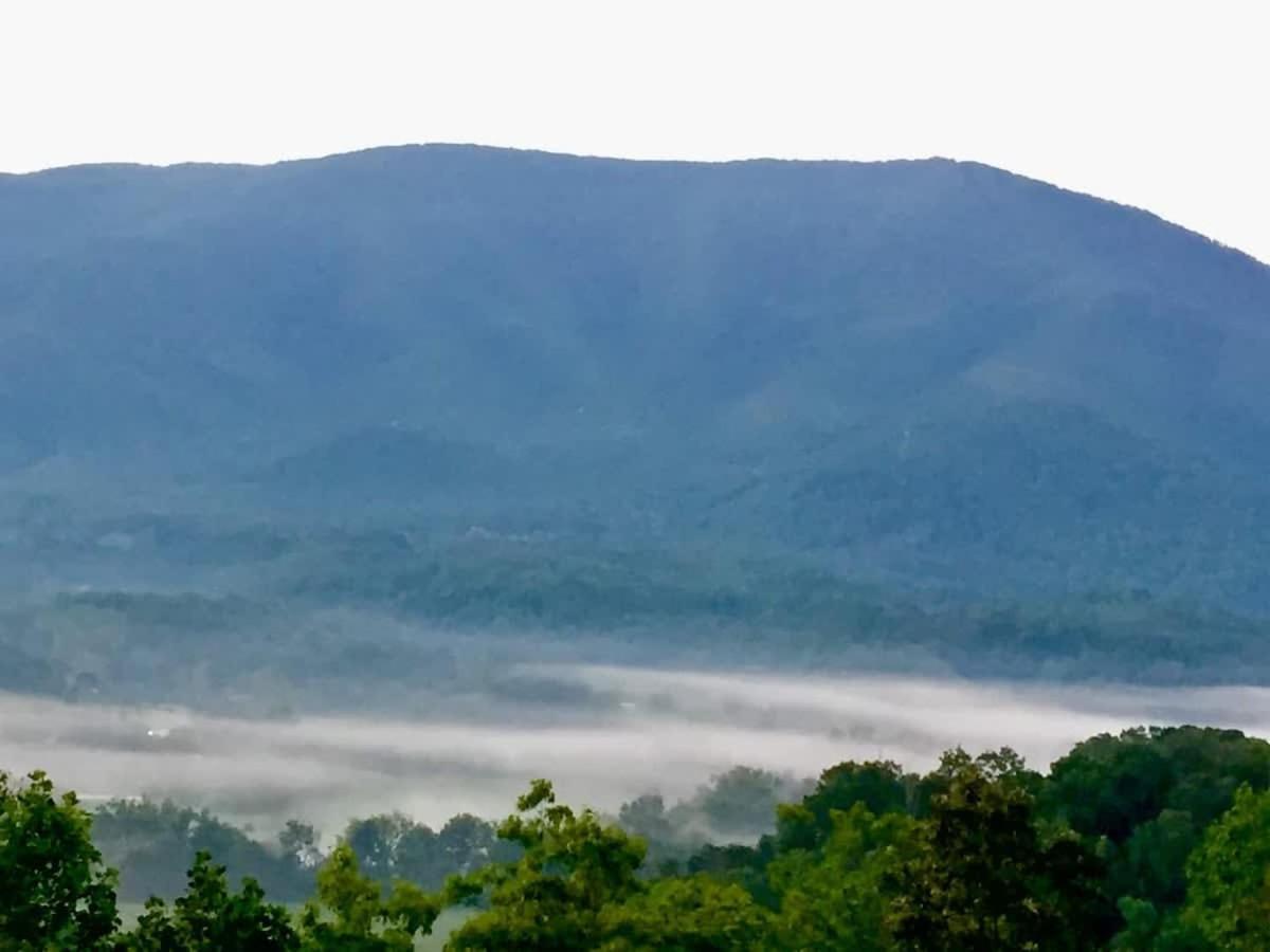 Gorgeous View. Hot Tub. Privacy. Fireplace. Pool & Fishing Access! Sevierville Exterior foto