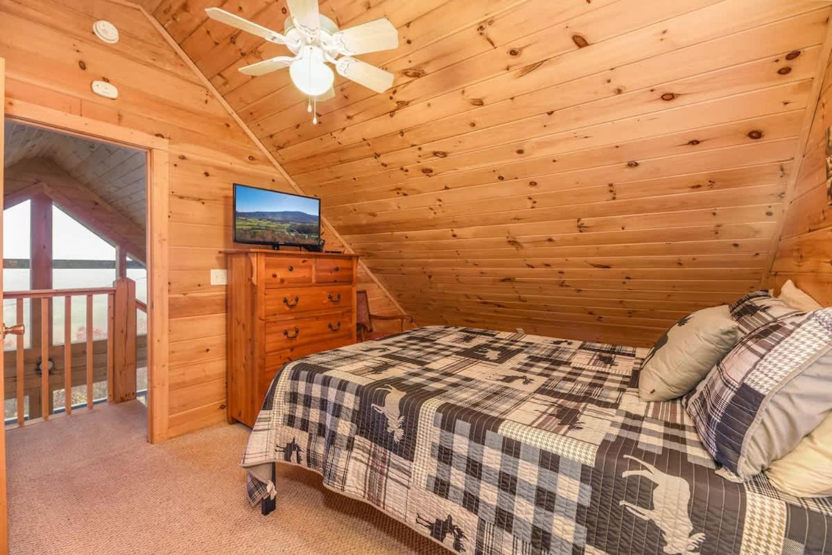 Gorgeous View. Hot Tub. Privacy. Fireplace. Pool & Fishing Access! Sevierville Exterior foto