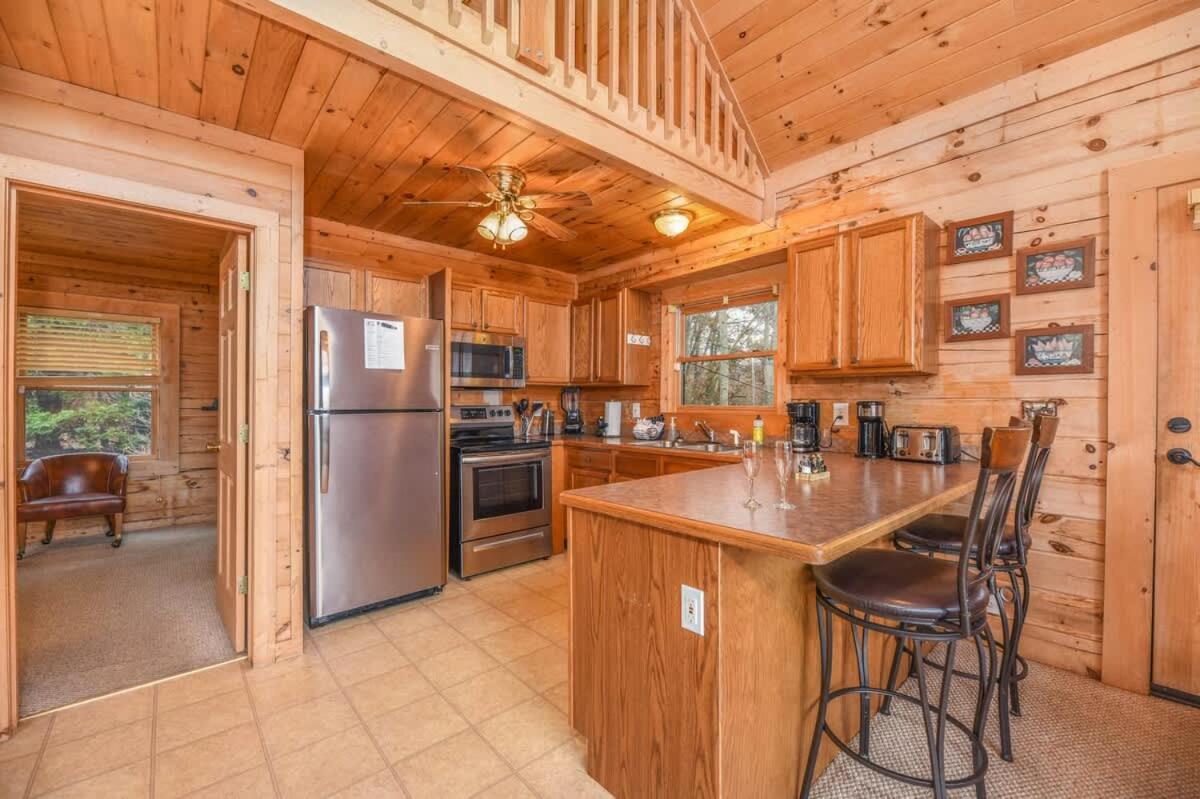 Gorgeous View. Hot Tub. Privacy. Fireplace. Pool & Fishing Access! Sevierville Exterior foto